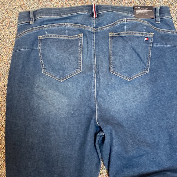 Tommy Hilfiger 20 W jeans. Slimming fit. Light blue denim. - Picture 4 of 4